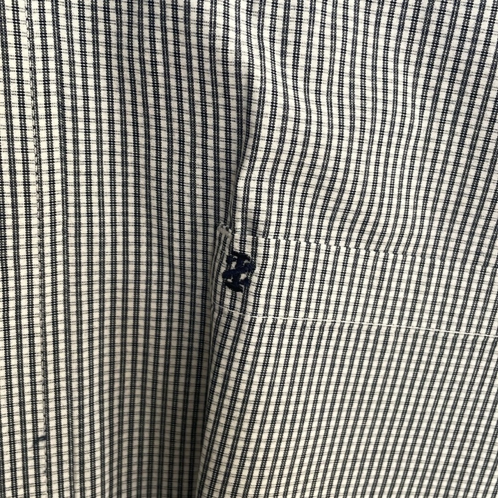 Button down - Picture 2 of 6